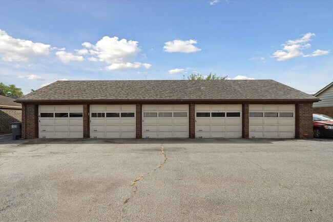 Building Photo - 5427-5433 Glenridge