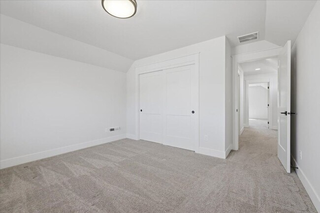 Building Photo - Heart of Eagle 3 Bed 2.5 Bath