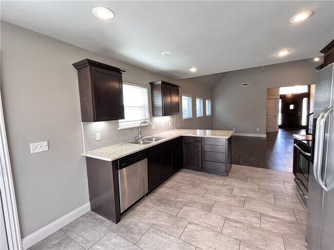 Building Photo - 3214 SW Stonepoint Ave