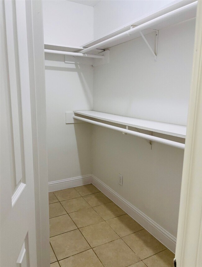 Building Photo - 5550 N Braeswood Blvd