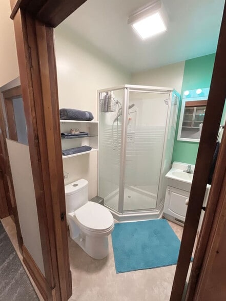 Building Photo - 1391 Thomas Ave W