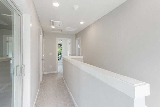 Building Photo - 4 bed, 4 bath Multi-Level Home in Pringle ...