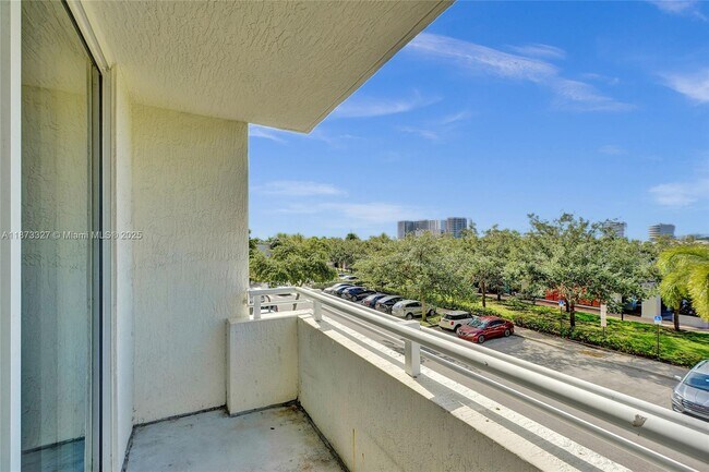 Building Photo - 2775 NE 187th St