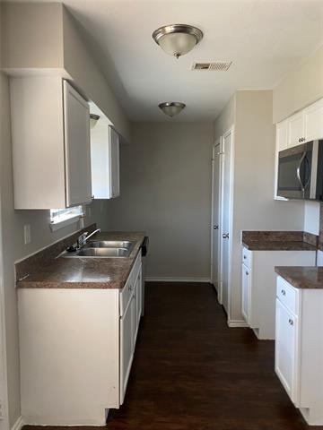 Building Photo - 4020 Ivy Ridge St