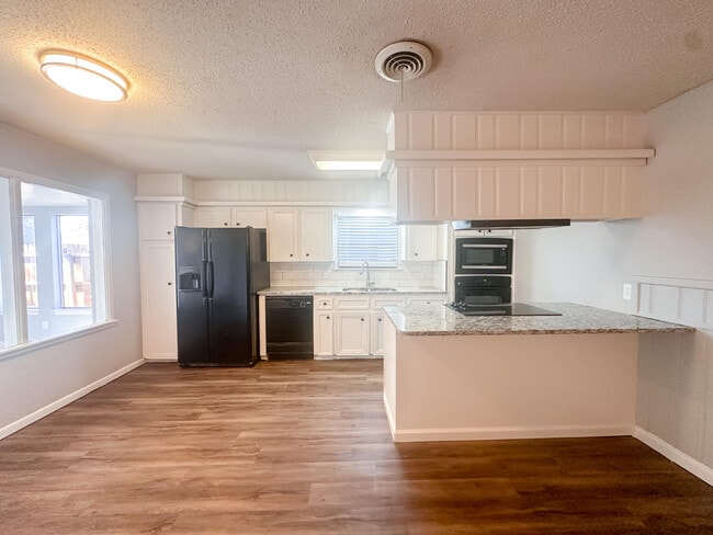 Building Photo - 5403 32nd St