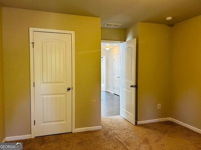 Building Photo - 40 Newnan Lakes Dr