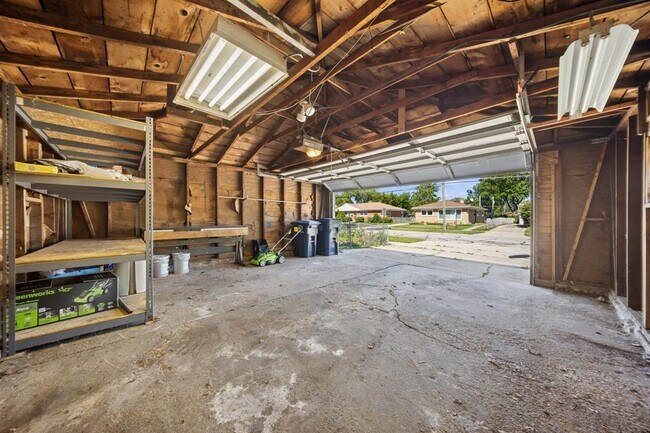 Building Photo - 1798 Howard Ave