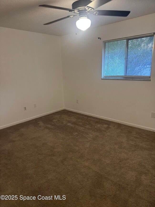 Building Photo - 810 Vantage St SE