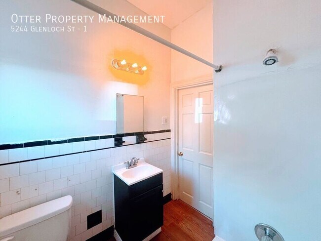 Building Photo - 5244 Glenloch St
