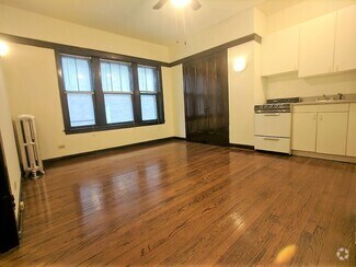 Building Photo - 820 W Waveland Ave