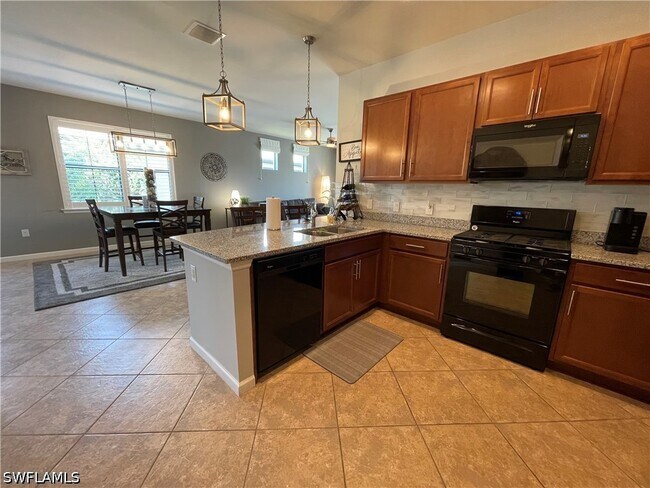 Building Photo - 7631 Jacaranda Ln