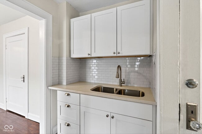 Building Photo - 937-939 N Drexel Ave