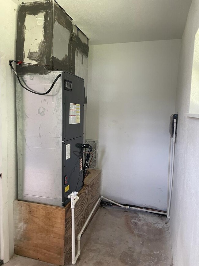 AC UNIT - 112 Big Apple Rd