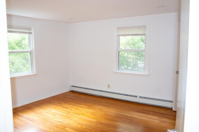 Building Photo - 64 B Polk Ave