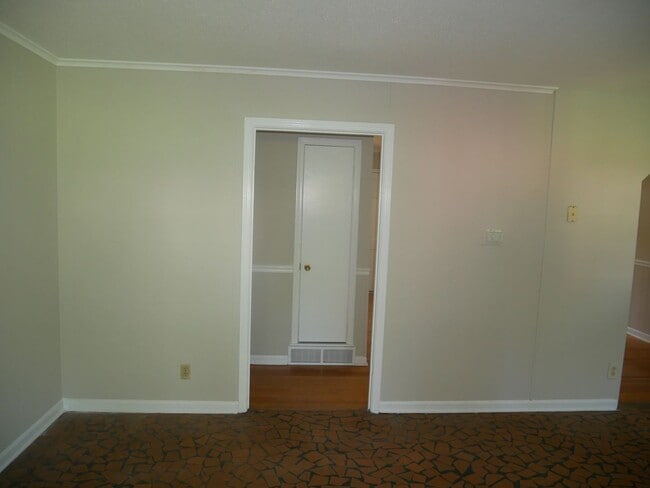 Building Photo - 8367 Dottley Dr