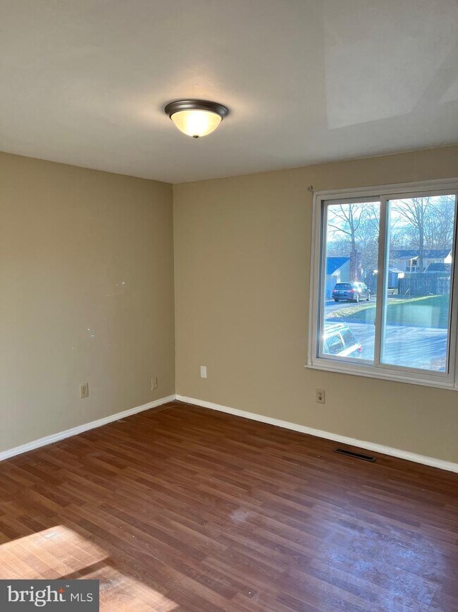 Building Photo - 5525 Larch St