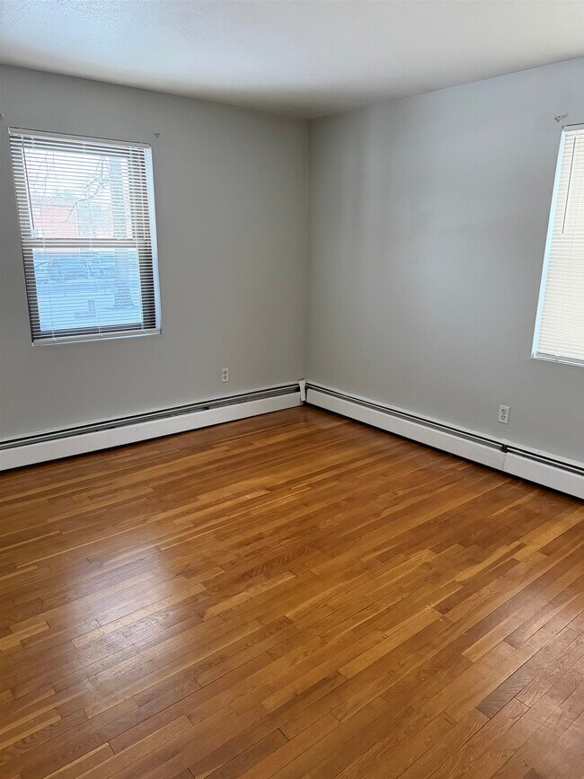 Building Photo - 4 Brook Rd