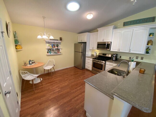 Building Photo - Location, Location, Location - ANNUAL LEASE in the Village of Belvedere