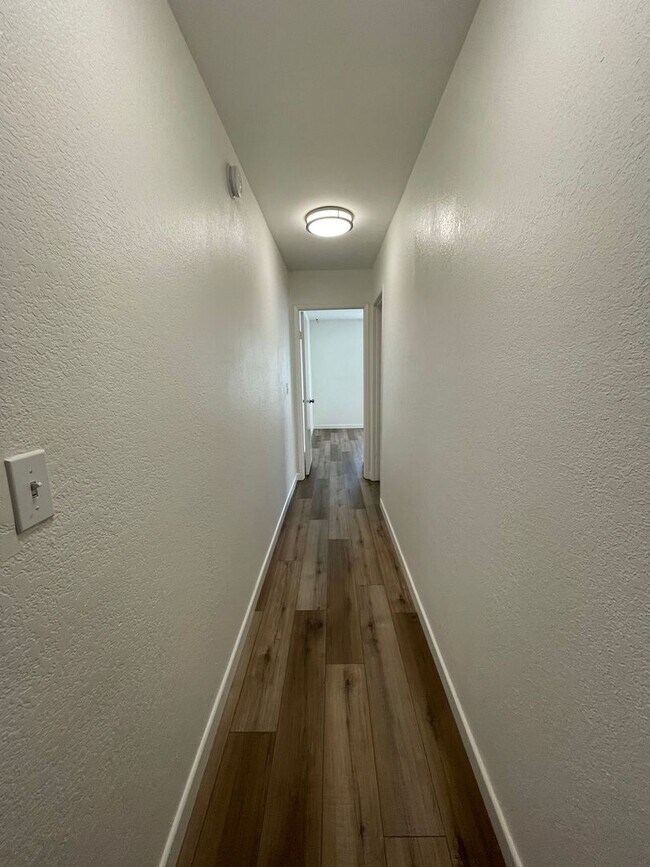 Building Photo - Carr Dr