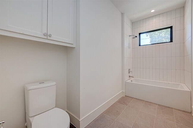 Building Photo - 1506 W 43rd St