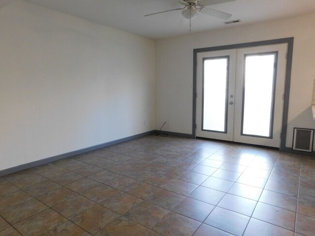 Building Photo - Spacious in the Redlands