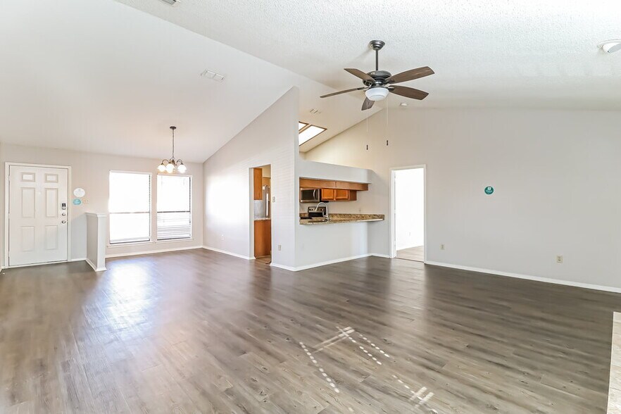 Building Photo - 2917 Highlawn Terrace