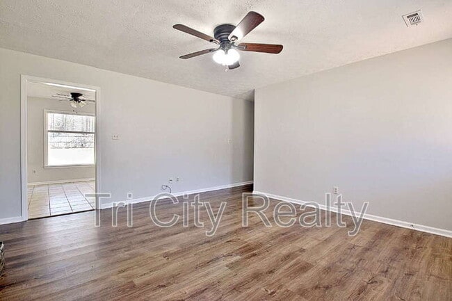 Building Photo - 210 Bella Rosa