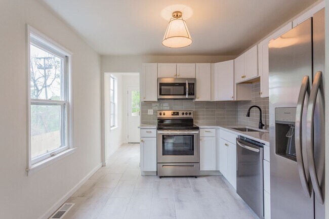 Building Photo - Single Level 3 Bedroom Home in East Ridge!