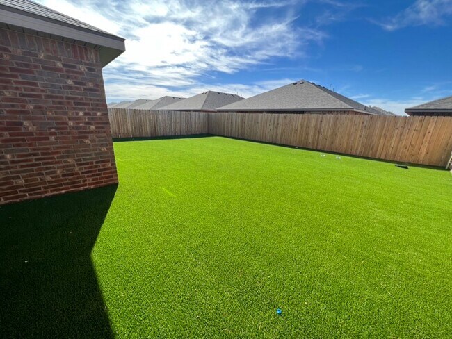 Building Photo - Rare 3 Bedroom In Frenship ISD!