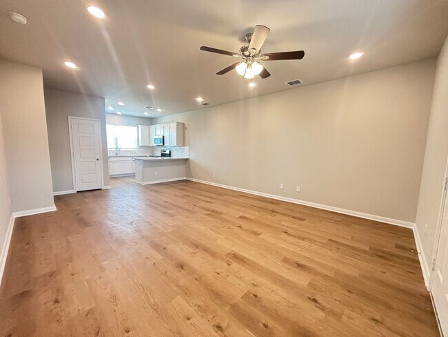 Building Photo - Triple Master Suites 3-Story Townhome