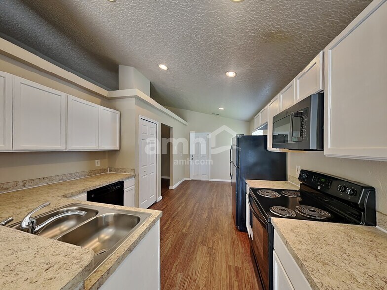 Building Photo - 2645 Willow Glen Cir