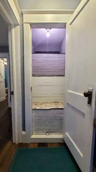 Building Photo - 191 Queen St