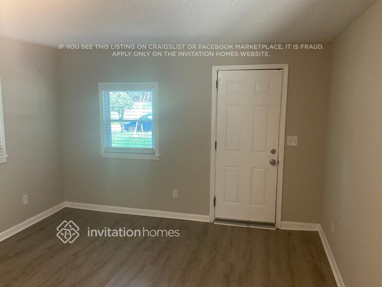Building Photo - 1833 Rollingwood Dr SE