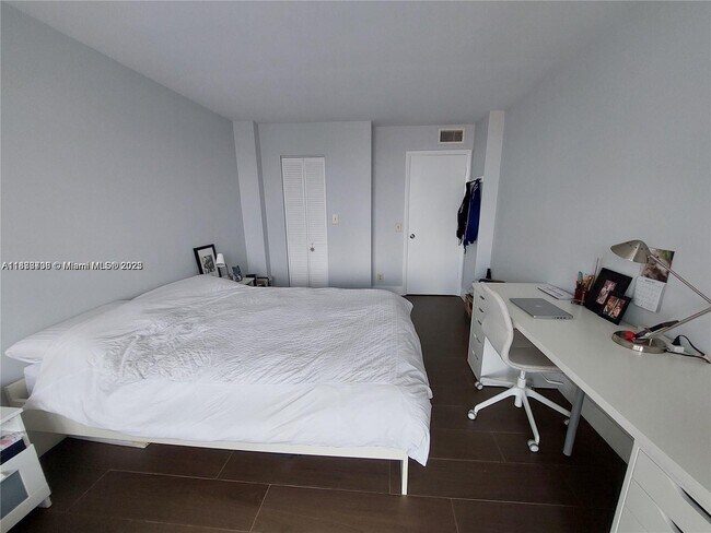 Building Photo - 2741 Taft St