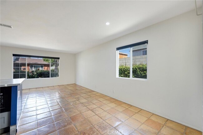 Building Photo - 8231 Deerfield Dr