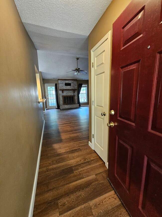 Building Photo - UPDATED Beautiful 3 bedroom 2 bathroom