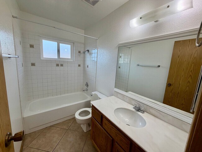 Building Photo - Single family home in Henderson