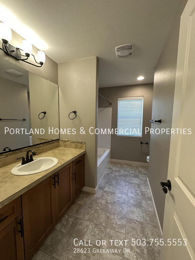 Building Photo - 3 Bed 2 1/2 Bath Wilsonville Gem ** $300 o...