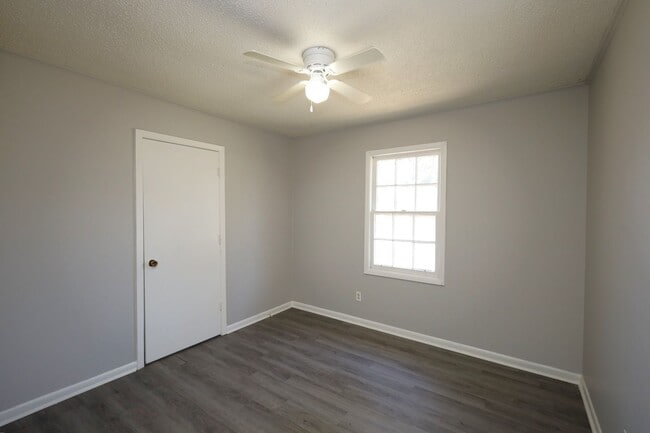 Building Photo - 612 Scott Dr