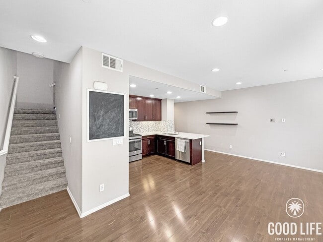 Building Photo - Beautiful 2BD/2.5 BA W/ A/C, Private Balcony, and Detached Garage in Kearny Mesa!