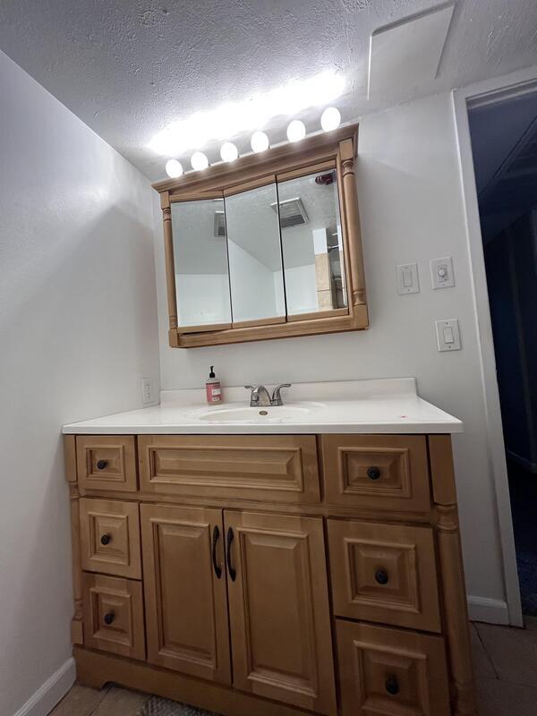 Building Photo - 710 E 200 S