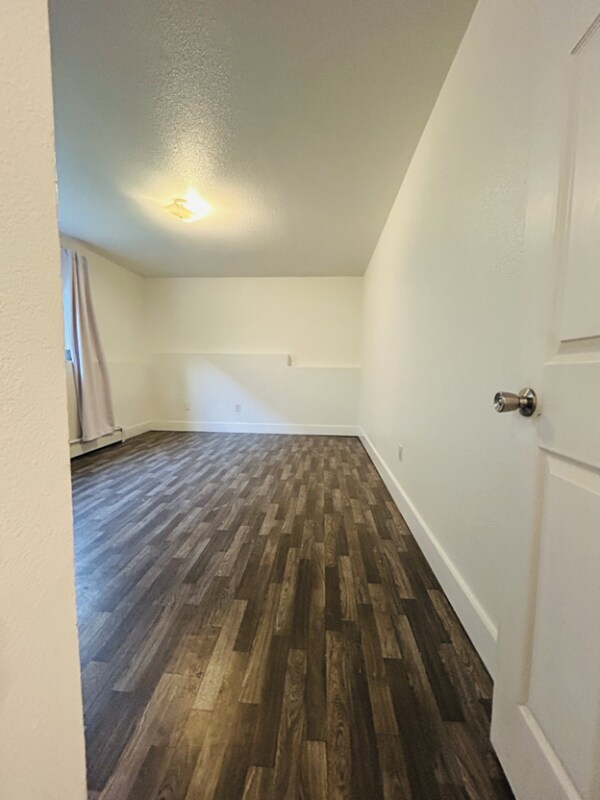 Building Photo - 227 E 12th Ave