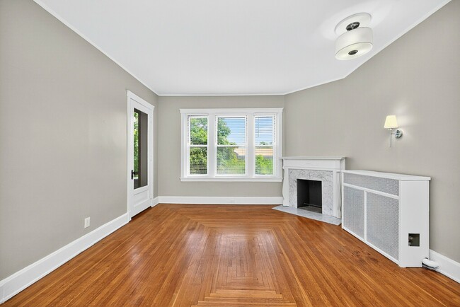 Flat 102 Living Space - Clermont Condominiums