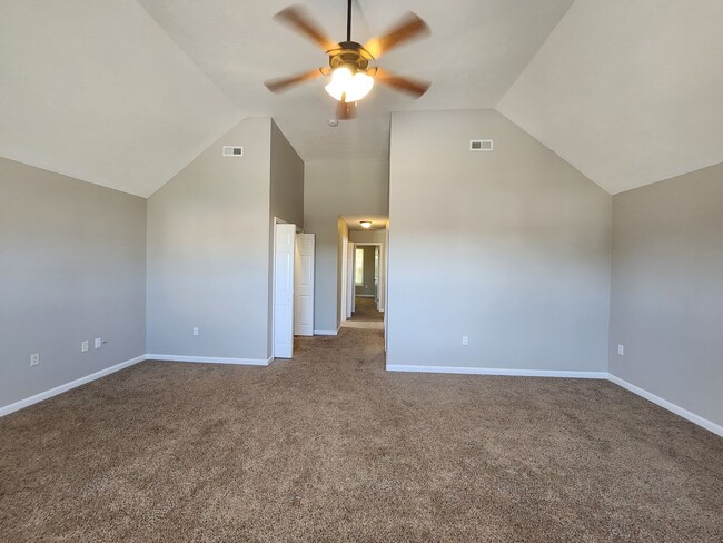 Building Photo - $2150 - 4 Bedroom 3 Full Bath + Bonus Room