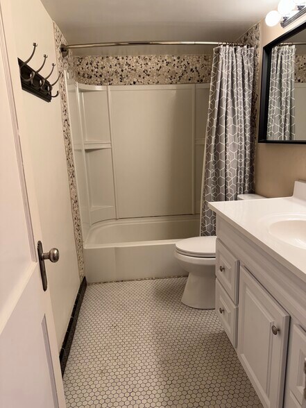 Building Photo - 2908 Monterey Ave SE