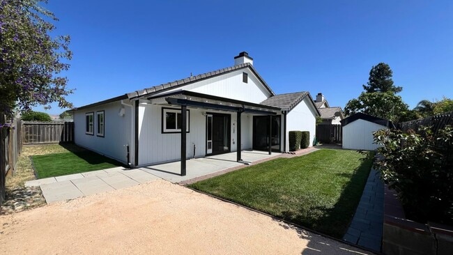 Building Photo - 2170 Cerra Vista Dr
