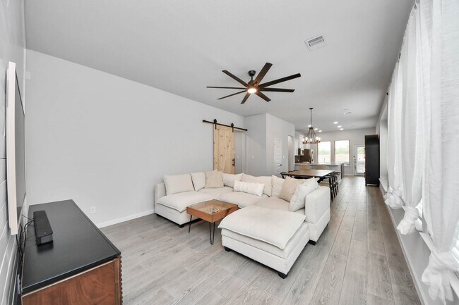 Building Photo - 4219 Colony Ln