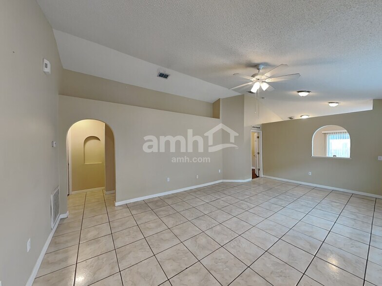 Building Photo - 11414 Ivy Flower Loop