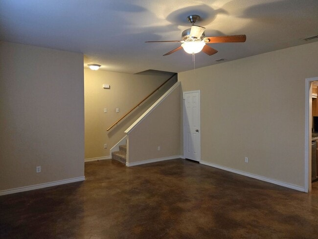 Building Photo - Robinson Townhome