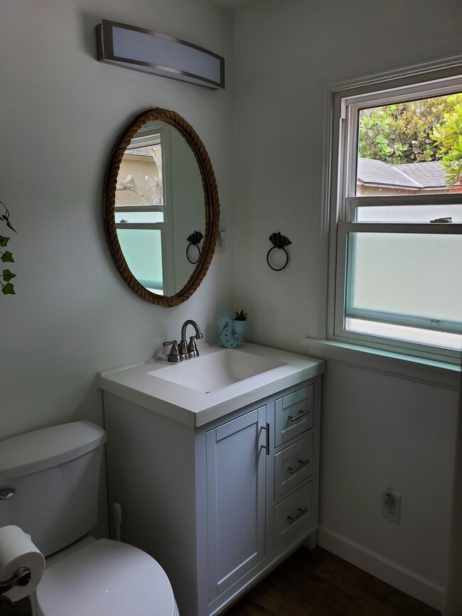 Building Photo - 755 2nd St